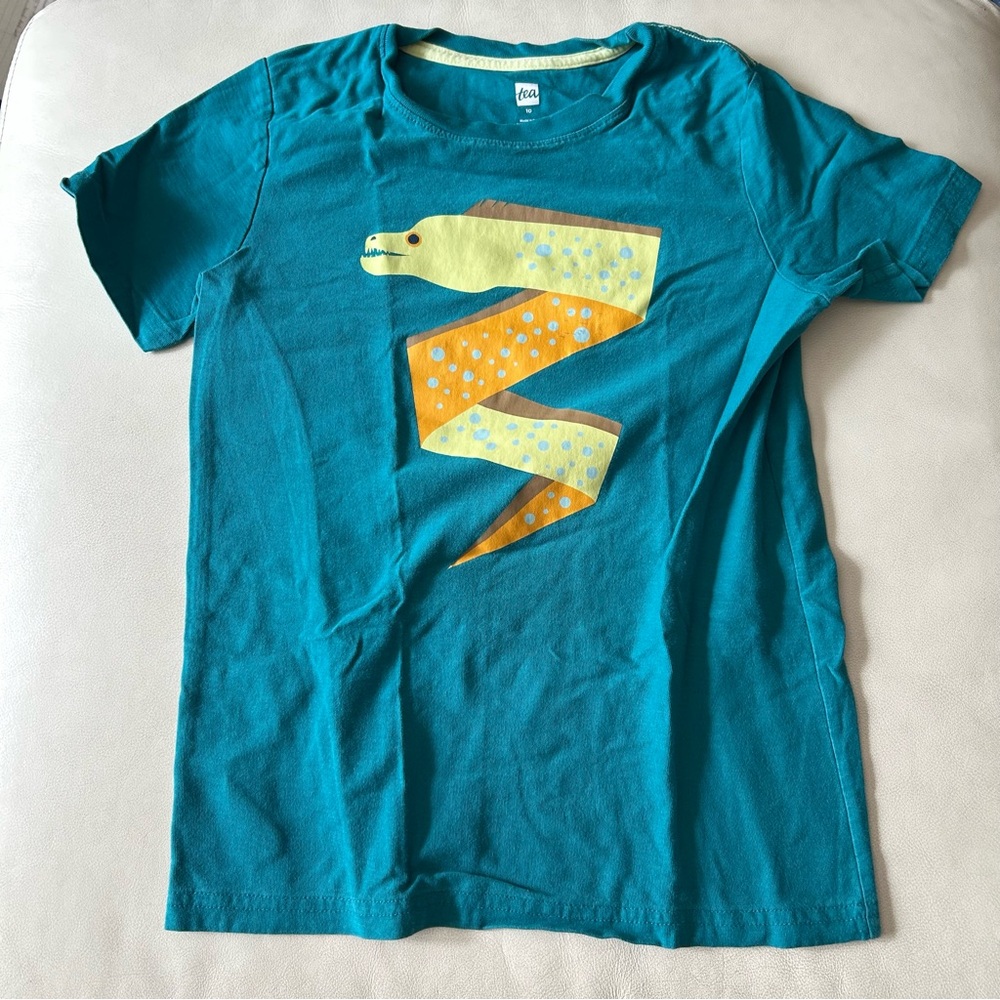 Tea Collection Blue and Yellow Short Sleeve Tee with Eel Graphic